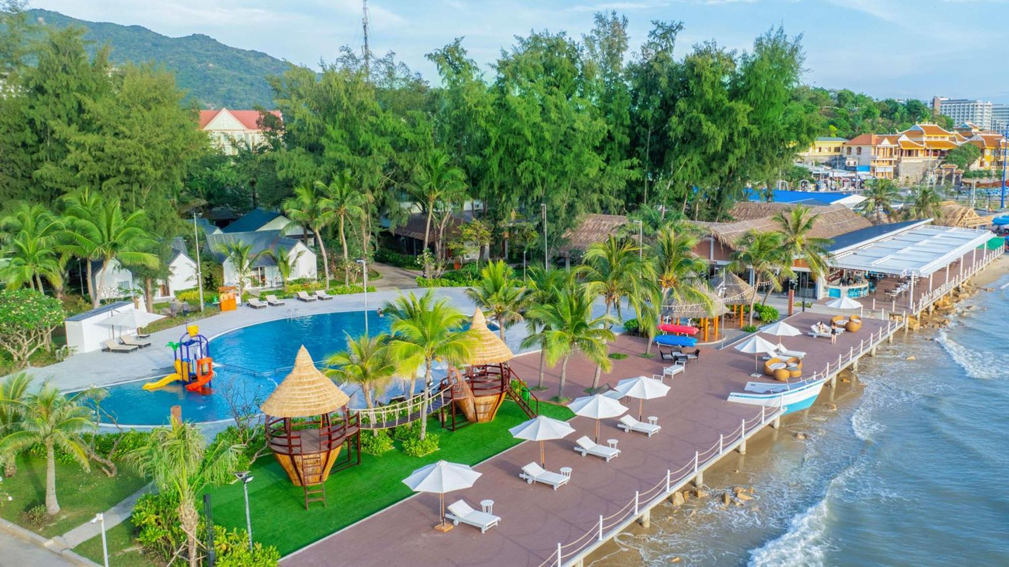 Palace Long Hai Resort Exterior photo