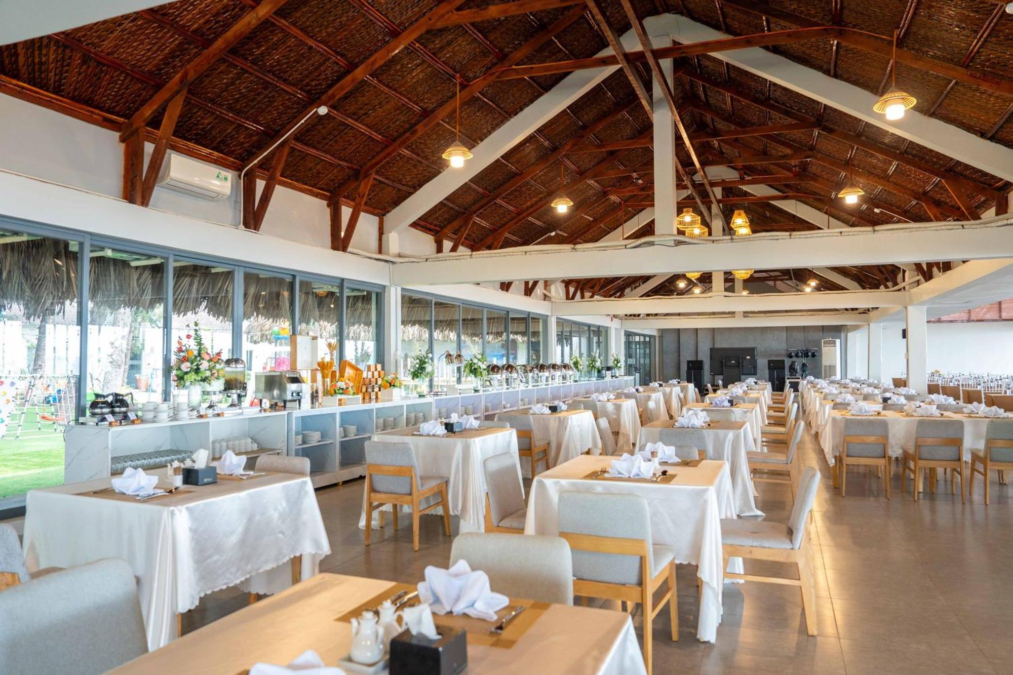 Palace Long Hai Resort Exterior photo