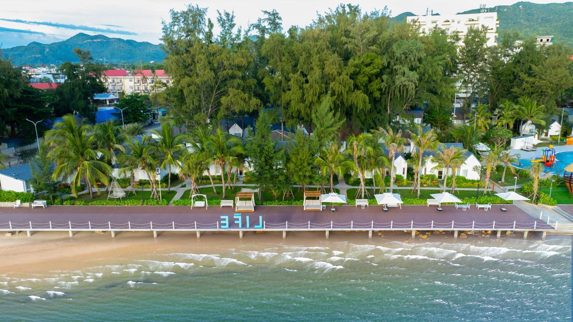 Palace Long Hai Resort Exterior photo