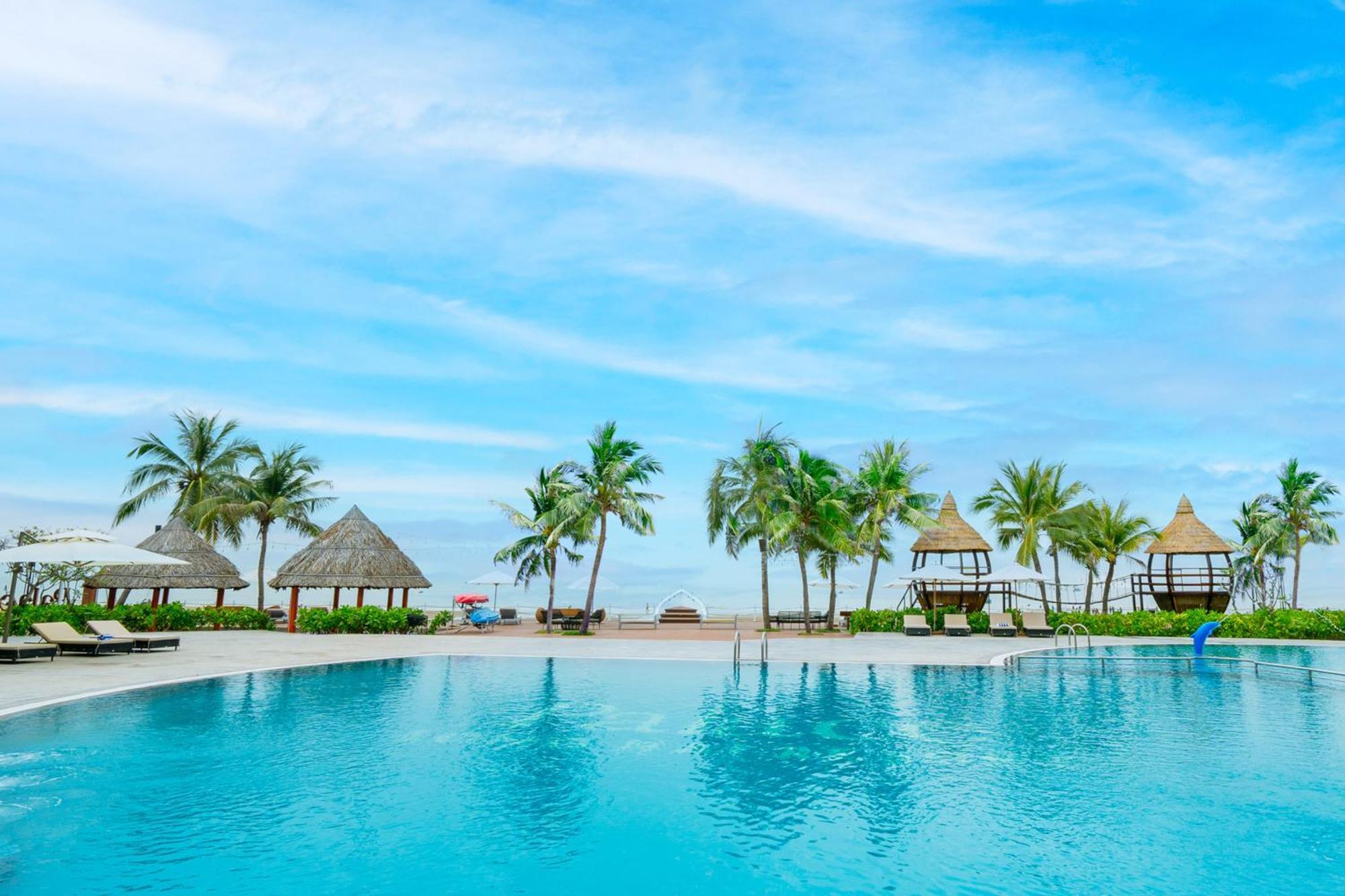 Palace Long Hai Resort Exterior photo