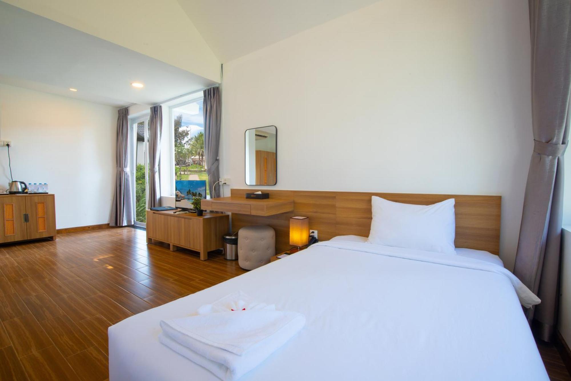 Palace Long Hai Resort Exterior photo